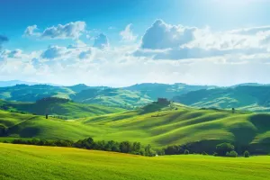 ۲۰ عکس بسیار زیبا و دیدنی از سرسبزترین تپه های جهان !