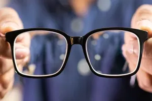 20 متن و پیام زیبا و خواندنی درباره عینک و عینکی ها !