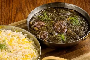 طرز تهیه قورمه سبزی با گوشت قلقلی، خوشمزه و سه سوته !