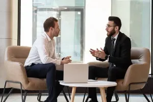نشانه های زبان بدن افراد با اعتماد به نفس + تقویت زبان بدن با اعتماد به نفس