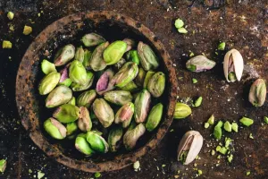 بررسی خواص پسته در بارداری و تاثیر آن بر سلامت مادر و جنین