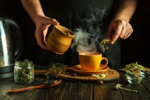 معرفی بهترین دمنوش ها برای چربی خون؛ کدام گیاه واقعاً مؤثر است؟