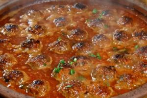 طرز تهیه کوفته آبدار با سس گوجه فرنگی تند؛ یک غذای فوق العاده خوشمزه