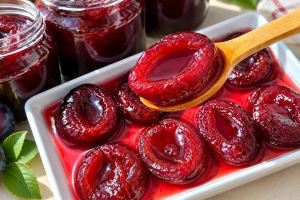 طرز تهیه مربای آلو قرمز؛ خوش رنگ، دانه دانه و بدون له شدن
