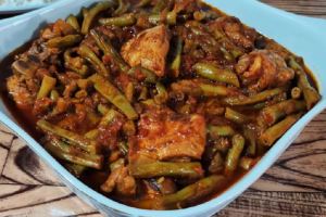 طرز تهیه خورشت لوبیا سبز با مرغ؛ خوشمزه، خوشرنگ و جاافتاده