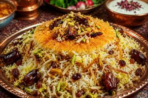 طرز تهیه رشته پلو تهرانی به سبک رستورانی؛ راز خوش عطر شدن رشته پلو مجلسی برای سفره های ایرانی