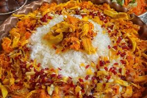 طرز تهیه هویج پلو مجلسی با مرغ؛ پلوی خوش رنگ و خوش عطر با هویج، زعفران و زرشک