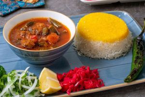 طرز تهیه بامیه پلو با گوشت قلقلی به روش جنوبی؛ پلویی خوش عطر با طعمی متفاوت و مجلسی