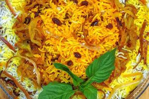 طرز تهیه رشته پلو با قیسی؛ پلویی مجلسی و خوش عطر با طعم شیرین و ملس
