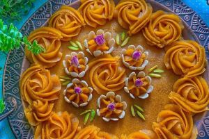 حلوای آرد؛ فقط ۱۰ دقیقه و یک تابه تا رسیدن به یک شیرینی خوش عطر و مجلسی!