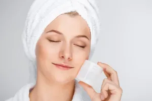 چگونه کرم مرطوب کننده طبیعی بسازیم؟ | روشی ساده و ارزان!