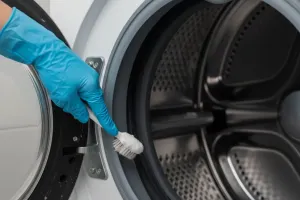 ۵ ترفند طلاییِ جرم گیری لاستیک ماشین لباسشویی و رفع بو!
