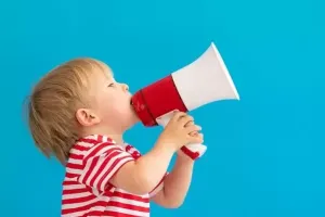 علت دیر حرف زدن کودک : حرف نزدن کودک تا چه سنی طبیعی است ؟