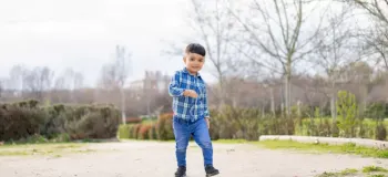 علل عدم تعادل کودک در راه رفتن و زمان مراجعه به پزشک