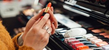 رژ لب کیکو / راهنمای خرید ، مزایا و معایب