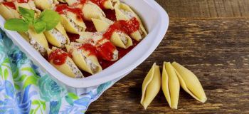 طرز تهیه جامبو شلز (پاستا صدفی شکم پر)؛ یک شام مجلسی و خوشمزه