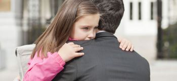 حضانت فرزند دختر بعد از طلاق تا چند سالگی با پدر است؟