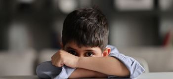دلایل ترس از مدرسه در کودکان: علائم و راهکارهای والدین