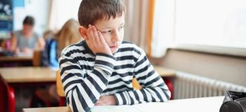 چرا فرزندم از درس خواندن فرار می کند؟ راهکارهای علمی برای والدین نگران