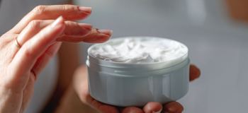 عوارض کرم مرطوب کننده تاریخ گذشته؛ از تحریک پوستی تا عفونت و آسیب به سد دفاعی