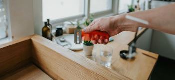 ترکیب تیغ ریش تراش با شانه مو یک ابزار خانگی شگفت انگیز می سازد
