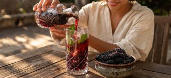 طرز تهیه شربت توت سیاه خانگی؛ فوق العاده غلیظ، کاملاً اقتصادی و بدون مواد نگهدارنده