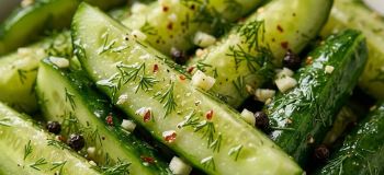 طرز تهیه خیارشور فوری و ترد با سیر و شوید تازه در ۱۰ دقیقه