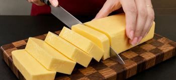 طرز تهیه کره خانگی در ۵ دقیقه فقط یا یک بسته خامه