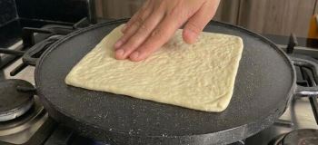 دستور پخت نان مراکشی لایه ای و پوک با آرد سمولینا و عسل در تابه