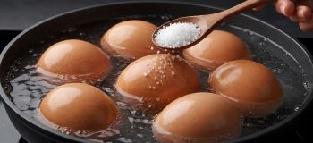 آموزش پخت تخم مرغ عسلی و سفت آبپز بدون چسبیدن پوست