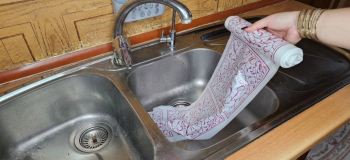 ۱۰ ایده کاربردی سفره یکبار مصرف برای تمیزکاری خانه