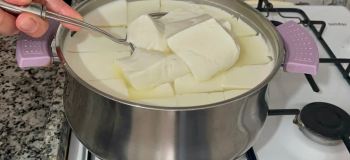 طرز تهیه پنیر سفید لیقوان (شور) با ۱ لیتر شیر در خانه