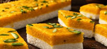 طرز تهیه لوز دو رنگ نارگیلی و زعفرانی شیرینی لوکس بازاری بدون فر