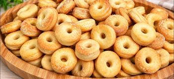 طرز تهیه بیسکویت حلقه ای ترد خانگی برای چای عصرانه