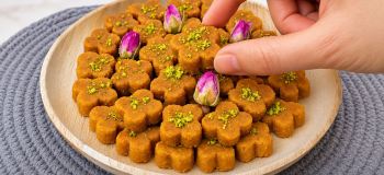 طرز تهیه شیرینی نخودچی رژیمی بدون شکر، بدون روغن با خرما