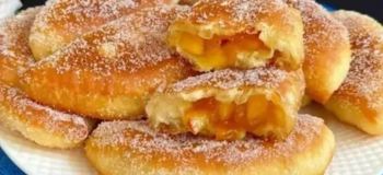 آموزش مرحله به مرحله پخت شیرینی سنتی با پنیر، سیب و دارچین