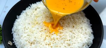 دستور پخت شام خوشمزه با برنج سرخ شده خامه و تخم مرغ