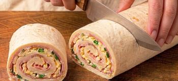 طرز تهیه فینگر فود ۵ دقیقه ای با نان لواش و کالباس