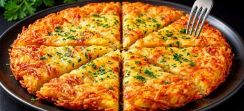 طرز تهیه پیتزای تابه ای فوری با سیب زمینی بدون نیاز به فر و خمیر