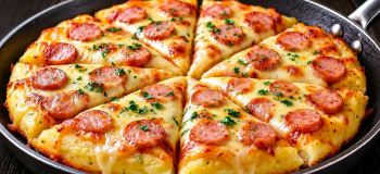 طرز تهیه پیتزا تابه ای فوری با دو عدد سیب زمینی بدون فر