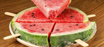 طرز تهیه بستنی هندوانه/ آسان در چند دقیقه با شیر و هندوانه