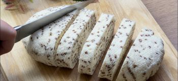 طرز تهیه پنیر خانگی با شیر و دانه کتان؛ یک پنیر سالم و خوشمزه سرشار از فیبر و امگا ۳