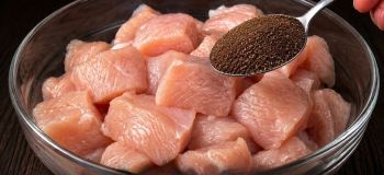 روش جدید پخت مرغ با ادویه و سیب زمینی / فوق العاده آبدار، خوش عطر و خوشمزه