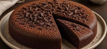 کیک شکلاتی رژیمی با موز؛ خوشمزه و سالم بدون یک قطره روغن