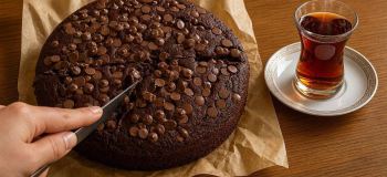 طرز تهیه کیک خرما، سالم و رژیمی با ۱۰ تا خرما و ۳ تا تخم مرغ