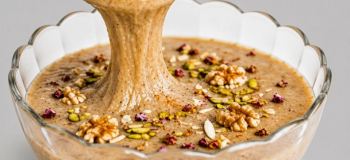 طرز تهیه کاچی شیر با شیره خرما؛ یک معجون مقوی و بدون شکر