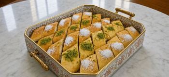 طرز تهیه نان یوخه ؛ شیرینی سنتی شیرازی با عطر هل و دارچین