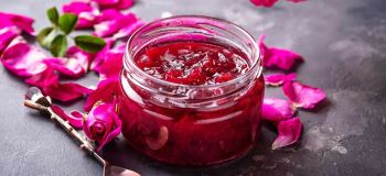دستور تهیه مربای بسیار خوشمزه با گل محمدی + عکس