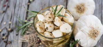 بهترین روش برای انداختن سیر ترشی سنتی و فوری