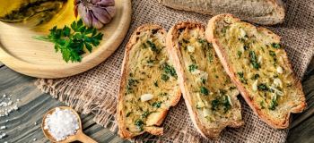 طرز تهیه نان سیر ایتالیایی خانگی با طعمی خاص و حرفه ای